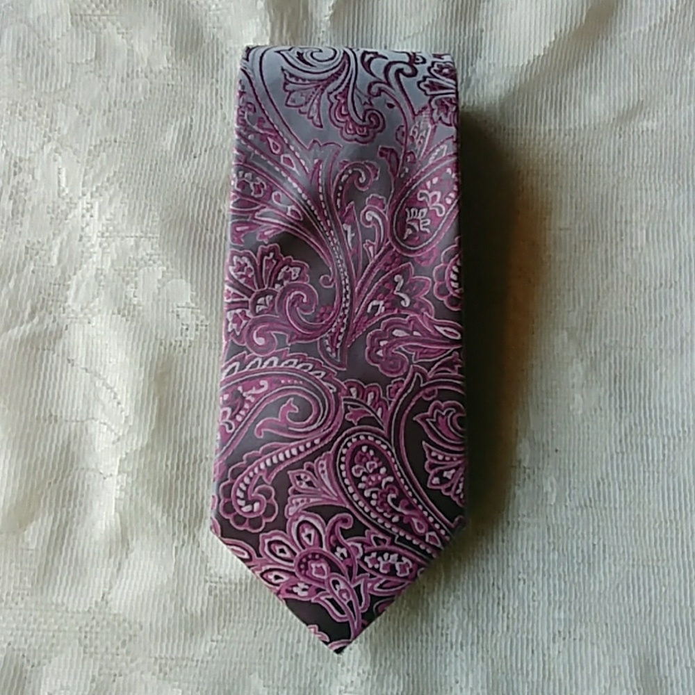 Croft & Barrow pink and grey tie